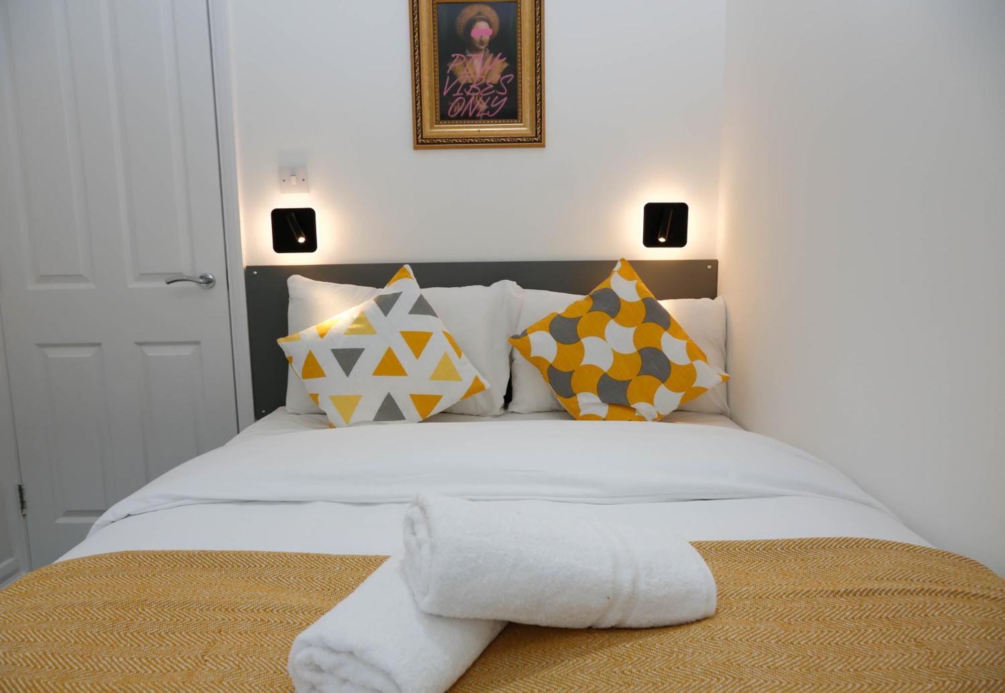 New Luxury Apartments In Central London Next To Shops, Cafes, Bars & Metro Eksteriør billede